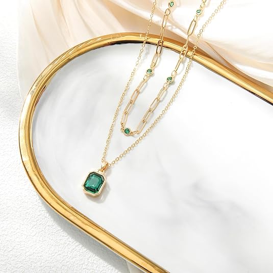 Green Stone Clover Pendant Necklace | Gold-Tone