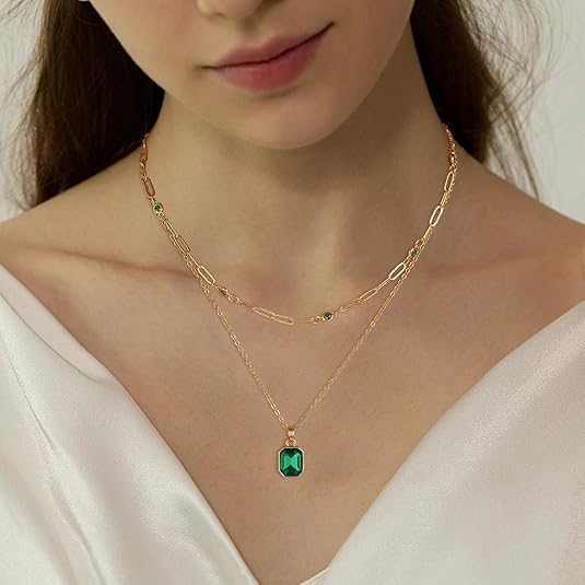 Green Stone Clover Pendant Necklace | Gold-Tone