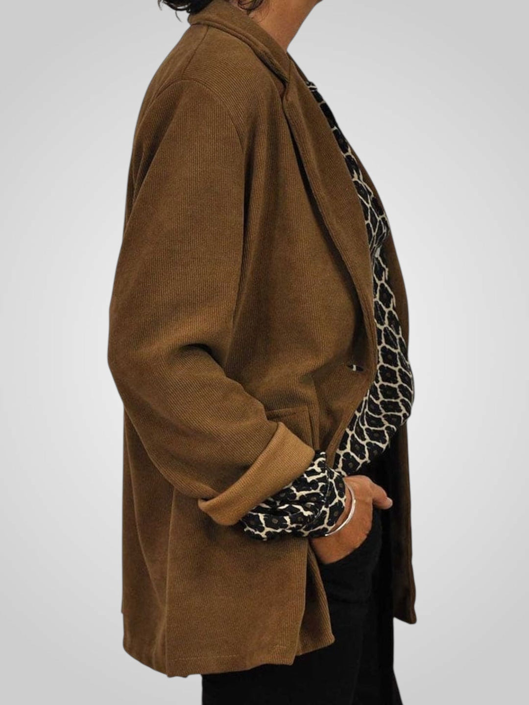 Nela | Elegant V-neck Blouse with Geometric Pattern